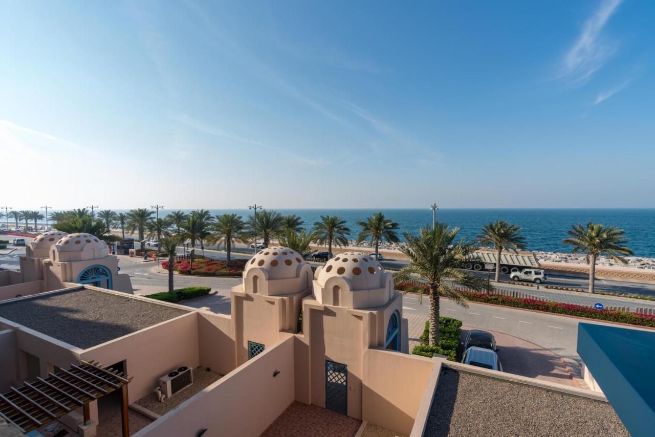 Globalstay At Palm Jumeirah Beachfront Paradise With Pool And Gym Dubái Exterior foto